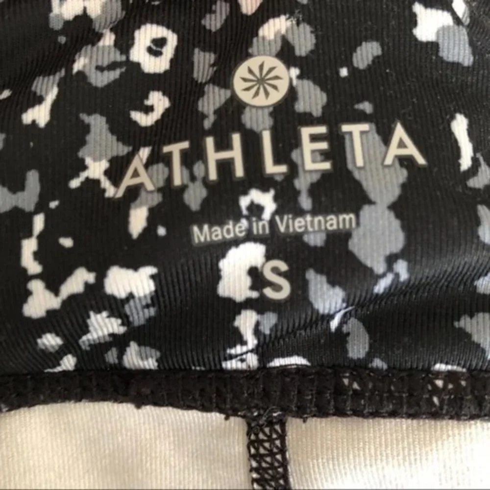 Athleta Pebble Capri Leggings - Picture 5 of 5